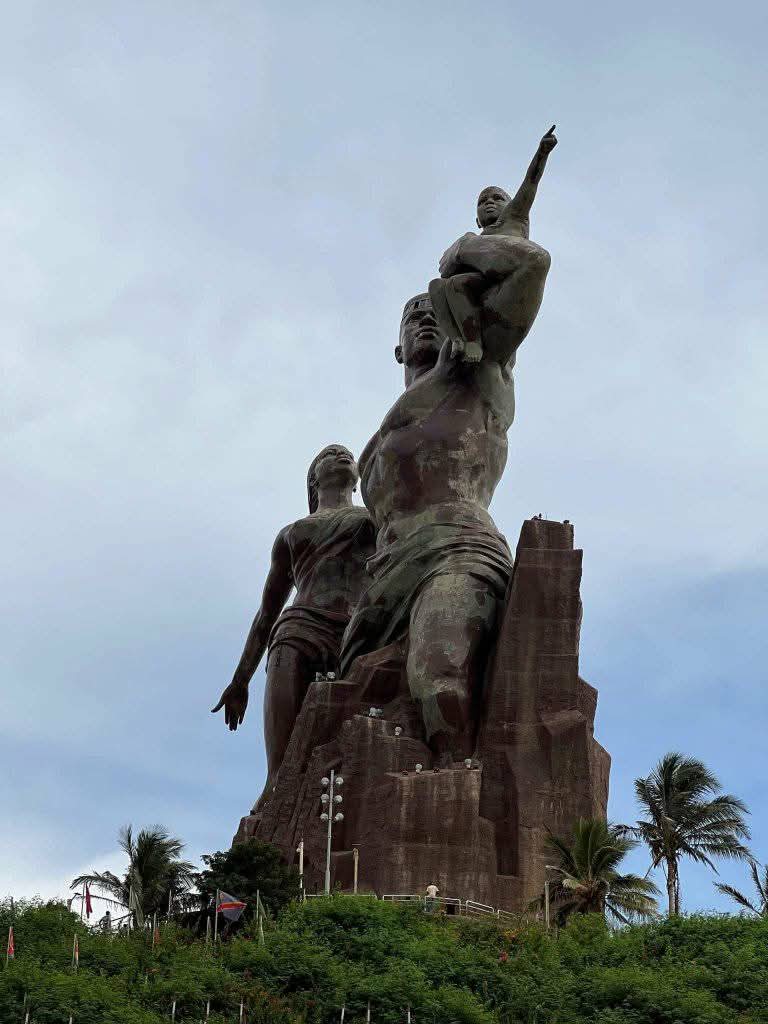City Tour Dakar depuis Riu Baobab — Monument Renaissance et corniche